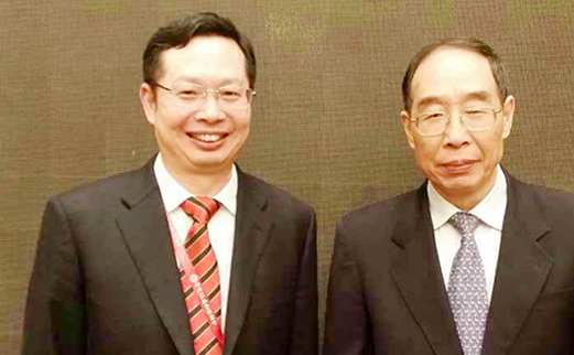 2014年5月福建省委书记尤权与太阳成tyc7111cc集团董事长苏庆灿亲切合影