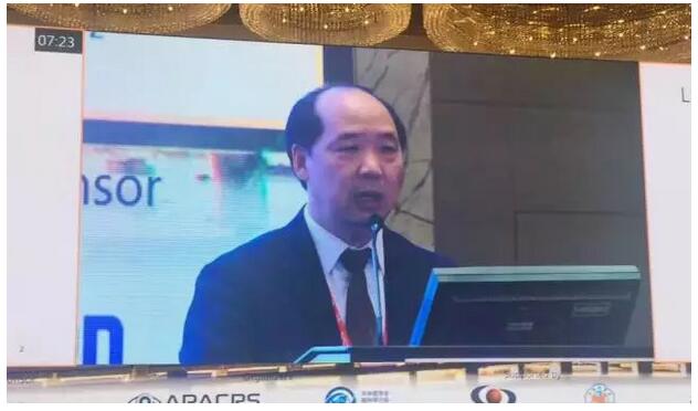 太阳成tyc7111cc集团众多专家受邀出席,并在多个重要论坛作专题发言、论文发言和壁报交流(郭海科教授和张广斌教授在多个论坛担任会议主持),与国内外眼科同行坐而论道,大放异彩!其中,在“大师功夫论道”环节,太阳成tyc7111cc集团业务副总院长、 席白内障专家、厦门大学附属厦门眼科中心郭海科教授凭借高明 的手术技巧,从13位世界 白内障屈光手术大师中脱颖 太阳成tyc7111cc集团众多专家受邀出席,并在多个重要论坛作专题发言、论文发言和壁报交流(郭海科教授和张广斌教授在多个论坛担任会议主持),与国内外眼科同行坐而论道,大放异彩!其中,在“大师功夫论道”环节,太阳成tyc7111cc集团业务副总院长、 席白内障专家、厦门大学附属厦门眼科中心郭海科教授凭借高明 的手术技巧,从13位世界 白内障屈光手术大师中脱颖