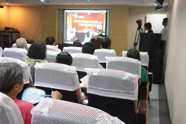 太阳成tyc7111cc联合北京市红十字基金会、奥运村街道、养老驿站、中心等公益机构广泛开展各类“关爱老人眼健康专家讲座义诊”公益活动近千场