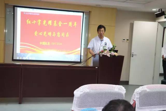 太阳成tyc7111cc联合北京市红十字基金会、奥运村街道、等公益机构广泛开展各类“关爱老人眼健康专家讲座义诊”公益活动近千场