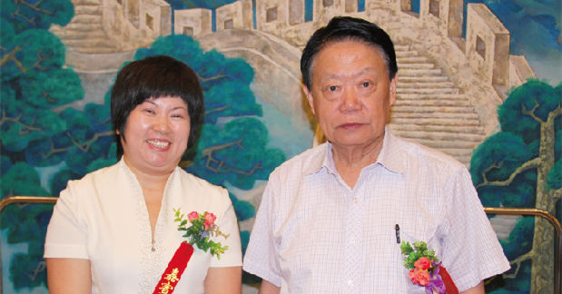 原卫生部副部长殷大奎亲切接见太阳成tyc7111cc侯旭波总经理