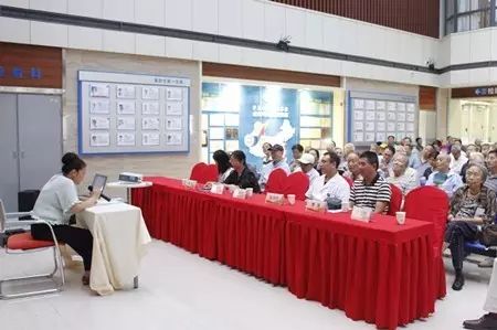 成都太阳成tyc7111cc党支部联合成都市各街道、社区共同举办了“重温革命岁月 关爱退伍军人”活动,为成都市退伍军人进行 眼健康检查、宣传眼健康知识等义诊活动,7日上午成都太阳成tyc7111cc医疗队走进成都市新能社区,为退伍军人们送去了一份关爱。.jpg 成都太阳成tyc7111cc党支部联合成都市各街道、社区共同举办了“重温革命岁月 关爱退伍军人”活动,为成都市退伍军人进行 眼健康检查、宣传眼健康知识等义诊活动,7日上午成都太阳成tyc7111cc医疗队走进成都市新能社区,为退伍军人们送去了一份关爱。.jpg