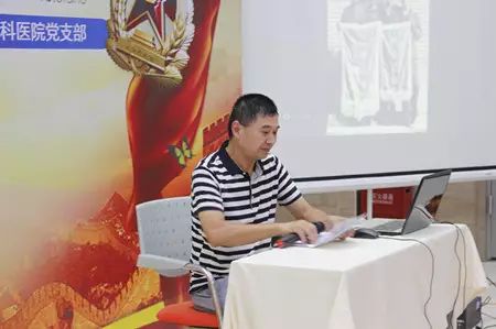 成都太阳成tyc7111cc党支部联合成都市各街道、社区共同举办了“重温革命岁月 关爱退伍军人”活动,为成都市退伍军人进行 眼健康检查、宣传眼健康知识等义诊活动,7日上午成都太阳成tyc7111cc医疗队走进成都市新能社区,为退伍军人们.jpg