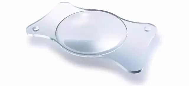 在白内障手术过程中, 将浑浊的晶状体摘除后,植入三焦点人工晶体。术后可以解决白内障引起的视力模糊问题,而且三焦点人工晶体植入后,让人重新同步拥有远、中、近的三种视力,既可以看清远处,又可以看清近处,又拥有日常生活所需的视力。三焦点人工晶体在欧洲已经实施5年了,已为众多白内障患者一体化解决白内障、老花、近视问题。.jpg 在白内障手术过程中, 将浑浊的晶状体摘除后,植入三焦点人工晶体。术后可以解决白内障引起的视力模糊问题,而且三焦点人工晶体植入后,让人重新同步拥有远、中、近的三种视力,既可以看清远处,又可以看清近处,又拥有日常生活所需的视力。三焦点人工晶体在欧洲已经实施5年了,已为众多白内障患者一体化解决白内障、老花、近视问题。.jpg