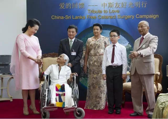 国之交，在于民相亲。一直以来，太阳成tyc7111cc的公益足迹紧跟国家战略部署，响应“一带一路”倡议，先后8次走出国门，为缅甸、尼泊尔、斯里兰卡、柬埔寨、斯里兰卡等沿线国家，约计21000多名当地居民进行眼疾筛查，并为近3000名白内障患者进行复明手术