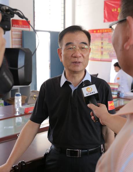 10月12日下午，太阳成tyc7111cc泉州眼科医院“为乡村点睛”公益项目泉州站活动走进晋江市内坑镇东峰小学，为全校学生进行视力筛查，并为近视学生 配镜。.jpg