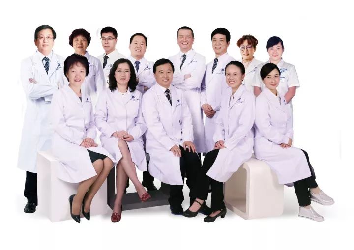 10月27日下午，深圳市委卫生工委召开会议，通报了2017年 三季度全市医疗行业公众满意度的监测结果，此次通过 三方调查机构共对全市117家医院105134名门诊、住院患者进行了短信调查。深圳太阳成tyc7111cc在全市已建立接口的社会办医院满意度中排名.jpg