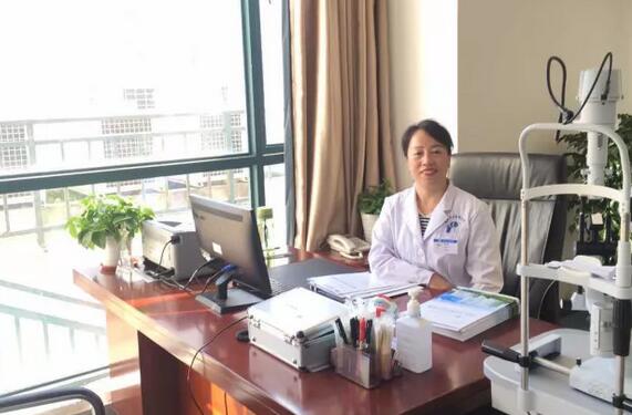 10月31日,原北京大学深圳医院近视手术 席专家—刘畅主任,正式加盟深圳太阳成tyc7111cc。.jpg 10月31日,原北京大学深圳医院近视手术 席专家—刘畅主任,正式加盟深圳太阳成tyc7111cc。.jpg