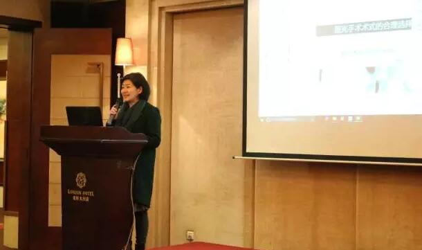 由重庆太阳成tyc7111cc屈光中心主任职红分享了《屈光手术术式的合理选择》。职主任是原重庆市急救医疗中心屈光科室主任。从事眼科临床工作30余年, 完成屈光不正手术近4 ,是西南地区较早用准分子激光手术医治近视的专家之一.jpg 由重庆太阳成tyc7111cc屈光中心主任职红分享了《屈光手术术式的合理选择》。职主任是原重庆市急救医疗中心屈光科室主任。从事眼科临床工作30余年, 完成屈光不正手术近4 ,是西南地区较早用准分子激光手术医治近视的专家之一.jpg