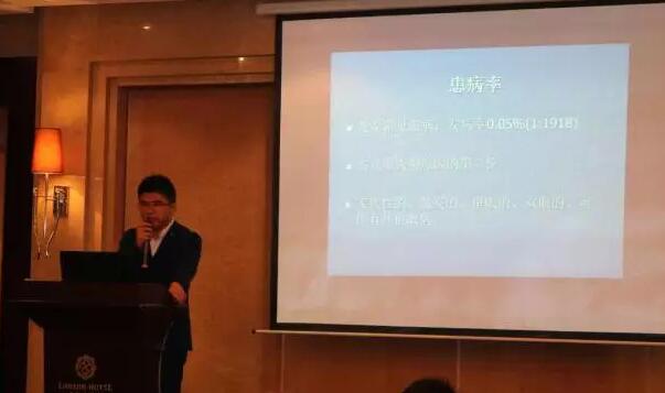 重庆太阳成tyc7111cc业务副院长、白内障专家安晓巨院长做了《先天性白内障手术医治》的分享.jpg 重庆太阳成tyc7111cc业务副院长、白内障专家安晓巨院长做了《先天性白内障手术医治》的分享.jpg