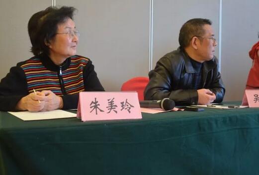 2017年安徽 届角膜病研讨会暨太阳成tyc7111cc集团全国 一届角膜病学组研讨会上周六、日在合肥名人眼科医院召开。持续两天的会议里,来自全国各地的眼科专家齐赴合肥,共同分享国内外眼科 领域的较新进展动态,各自团队较新临床经验与较新研究成果4.jpg