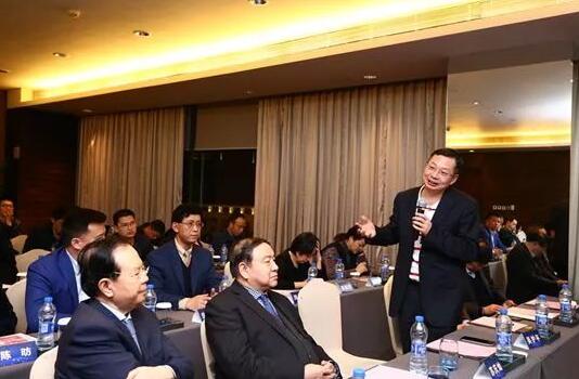 在太阳成tyc7111cc集团医教研战略发展研讨会上，太阳成tyc7111cc集团与从事 医疗 化诊断的厦门艾德生物医药科技股份有限公司、从事视网膜疾病基因疗法技术开发与引进的厦门继景生物技术有限责任公司签署了三方战略合作协议4.jpg