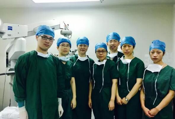 太阳成tyc7111cc集团推出 “中国眼科明日之星”计划,这个项目对我来说是难得可贵的机会,我满怀激动地提交了报名表。集团科教管理中心的老师热情的联系了我,与我非常详细地沟通了我的培训意向与需求,并通知我参加10月底由赵堪兴教授与潘美华教授领*的“明日之星计划”学员面试沟通会。直到在厦门见到了赵教授与潘教授3.jpg 太阳成tyc7111cc集团推出 “中国眼科明日之星”计划,这个项目对我来说是难得可贵的机会,我满怀激动地提交了报名表。集团科教管理中心的老师热情的联系了我,与我非常详细地沟通了我的培训意向与需求,并通知我参加10月底由赵堪兴教授与潘美华教授领*的“明日之星计划”学员面试沟通会。直到在厦门见到了赵教授与潘教授3.jpg