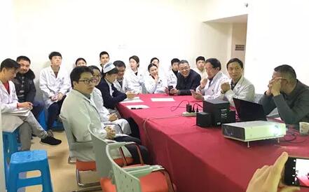 1月11日,出名泌尿外科专家、四川大学华西医院医教部部长张卫东教授,应邀来到成都太阳成tyc7111cc,对医院在院专家、骨干医师、护士长等开展医疗安全管理培训讲座。3.jpg 1月11日,出名泌尿外科专家、四川大学华西医院医教部部长张卫东教授,应邀来到成都太阳成tyc7111cc,对医院在院专家、骨干医师、护士长等开展医疗安全管理培训讲座。3.jpg