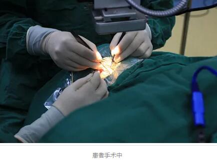 1月21日，四川省  青光眼“360°Schlemm's管切开术”在成都太阳成tyc7111cc 开展。成华区17岁的小丁成为 位在四川省接受该 手术的青光眼患者。1月25日，《成都日报》对此次手术的 开展做了详细报道。6.jpg