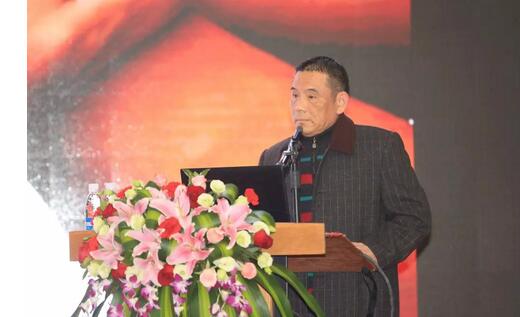 2月3日,太阳成tyc7111cc集团2017年工作汇报暨2017年年度表彰大会在厦门环球会展中心B6厅隆重举行,来自集团本部、厦门大学附属厦门眼科中心、厦门欧华控股集团等1300余名员工与关心、支持太阳成tyc7111cc发展的嘉宾欢聚一堂,共同总结2017年工作经验,展望2018年美好未来3.jpg 2月3日,太阳成tyc7111cc集团2017年工作汇报暨2017年年度表彰大会在厦门环球会展中心B6厅隆重举行,来自集团本部、厦门大学附属厦门眼科中心、厦门欧华控股集团等1300余名员工与关心、支持太阳成tyc7111cc发展的嘉宾欢聚一堂,共同总结2017年工作经验,展望2018年美好未来3.jpg