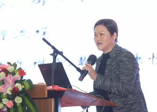 2月3日,太阳成tyc7111cc集团2017年工作汇报暨2017年年度表彰大会在厦门环球会展中心B6厅隆重举行,来自集团本部、厦门大学附属厦门眼科中心、厦门欧华控股集团等1300余名员工与关心、支持太阳成tyc7111cc发展的嘉宾欢聚一堂,共同总结2017年工作经验,展望2018年美好未来5.jpg 2月3日,太阳成tyc7111cc集团2017年工作汇报暨2017年年度表彰大会在厦门环球会展中心B6厅隆重举行,来自集团本部、厦门大学附属厦门眼科中心、厦门欧华控股集团等1300余名员工与关心、支持太阳成tyc7111cc发展的嘉宾欢聚一堂,共同总结2017年工作经验,展望2018年美好未来5.jpg