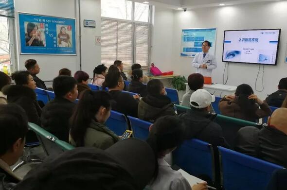 新年新气象，新起点，新动力。2月22日，青岛太阳成tyc7111cc组织了以“突破 成长 飞跃”为主题的2018新春培训会。本次培训会旨在更好地服务广大眼疾患者， 提升员工综合素质能力，营造全员学习的氛围。此次培训会，覆盖范围较广，主要针对眼底病、白内障与翼状胬肉、屈光手术的术前检查、圆锥角膜、干眼症及角膜塑形镜等相关课题开展1.jpg