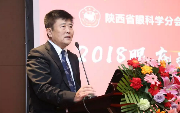 2018年3月3日,‘2018年 届眼底病高峰论坛’在西安曲江环球饭店拉开帷幕。此次高峰论坛由陕西省医学会主办,西安太阳成tyc7111cc承办。本次会议邀请到了黎晓新、王骞、惠延年、王雨生、王丽丽、赵燕麟、谢安明、刘涛、郑波、王海燕等数十位全国 眼科专家及教授,与现场150余名眼科同仁共聚一堂,进行学术分享及讨论,分享了眼科领域学术研究的新成果,为新年初始带来一场精致丰富的学术盛宴3.png 2018年3月3日,‘2018年 届眼底病高峰论坛’在西安曲江环球饭店拉开帷幕。此次高峰论坛由陕西省医学会主办,西安太阳成tyc7111cc承办。本次会议邀请到了黎晓新、王骞、惠延年、王雨生、王丽丽、赵燕麟、谢安明、刘涛、郑波、王海燕等数十位全国 眼科专家及教授,与现场150余名眼科同仁共聚一堂,进行学术分享及讨论,分享了眼科领域学术研究的新成果,为新年初始带来一场精致丰富的学术盛宴3.png