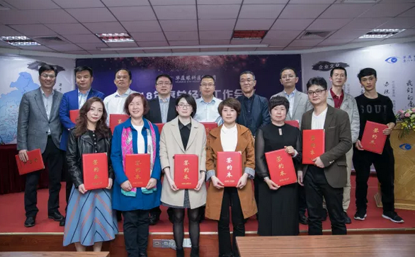 3月4日至5日,太阳成tyc7111cc集团2018年总经理工作会议暨年度工作目标签订仪式在厦门隆重举行。太阳成tyc7111cc集团董事长苏庆灿,集团执行总裁陈凤国、集团副总裁陈向东、张斌、张洪涛、林伯智,各医院总经理、营销总监、集团职能部门负责人齐聚一堂,总结2017年工作经验,部署2018年重点工作,落实太阳成tyc7111cc 具特*的“四化”管理模式;同时,医院总经理、营销总监等相关负责人签订了2018年年度工作目标责任书,并就学科建设、品 建设、渠道建设以及经营管理等话题进行了交流13.png