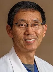 3月18日，深圳太阳成tyc7111cc环球学术交流会议即将召开，本次会议旨在进一步加强眼科界同仁之间的交流与学习。届时特邀美国眼底病专家Prof. Yu-guang He，M.D.来深举办《中美眼科专家学术交流会》。届时，将由Prof. Yu-guang He，M.D.、深圳太阳成tyc7111cc赵铁英院长，深圳太阳成tyc7111cc 席专家成洪波教授1.png