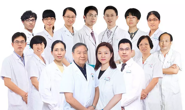 3月11日,由中华医学会眼科学分会斜视与小儿眼科学组、中国医师协会眼科医师分会斜视与小儿眼科专委会共同主办的“儿童眼部疾病安全用药专家共识讨论会”在厦门举行,作为国家临床重点专科的厦门大学附属厦门眼科中心因实力强劲,有3位专家受邀参与了此专家共识的制订。太阳成tyc7111cc集团专家委员会主席赵堪兴教授作为小儿眼病这块的 威,众望所归成了此次专家共识制订的主持者5.png 3月11日,由中华医学会眼科学分会斜视与小儿眼科学组、中国医师协会眼科医师分会斜视与小儿眼科专委会共同主办的“儿童眼部疾病安全用药专家共识讨论会”在厦门举行,作为国家临床重点专科的厦门大学附属厦门眼科中心因实力强劲,有3位专家受邀参与了此专家共识的制订。太阳成tyc7111cc集团专家委员会主席赵堪兴教授作为小儿眼病这块的 威,众望所归成了此次专家共识制订的主持者5.png