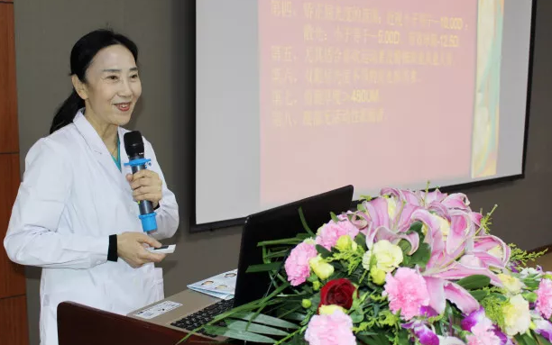 3月17日下午,“一起去踏青” 二十四季近视防控新技术名师论坛活动在上海和平眼科医院学术报告厅如期举行,现场六十多位近视朋友们聆听讲座,我院屈光专家翟爱琴副院长、欧阳朝祜医生出席了本次活动4.png