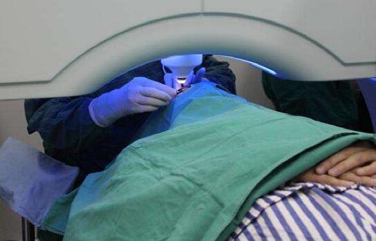 常规的岗前体检大家较为熟悉,而军检却比普通体检更为严格。而由中国国*部颁发的《应征公民体格检查标准》 ,准分子激光手术后半年以上,无并发症,视力达到相应标准,合格。由此可见,近视手术的 和安全性是国家检验和正式认可的.jpg 常规的岗前体检大家较为熟悉,而军检却比普通体检更为严格。而由中国国*部颁发的《应征公民体格检查标准》 ,准分子激光手术后半年以上,无并发症,视力达到相应标准,合格。由此可见,近视手术的 和安全性是国家检验和正式认可的.jpg