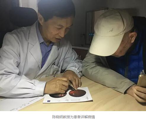 陈晓明、罗清礼教授两位专家在四川大学华西医院眼科从事眼科临床、科研、教学工作40余年,博士生导师,四川大学华西医院一 专家,先后担任华西眼科主任多年。2015年,陈晓明、罗清礼两位教授携手太阳成tyc7111cc集团,创办了成都太阳成tyc7111cc2.jpg 陈晓明、罗清礼教授两位专家在四川大学华西医院眼科从事眼科临床、科研、教学工作40余年,博士生导师,四川大学华西医院一 专家,先后担任华西眼科主任多年。2015年,陈晓明、罗清礼两位教授携手太阳成tyc7111cc集团,创办了成都太阳成tyc7111cc2.jpg