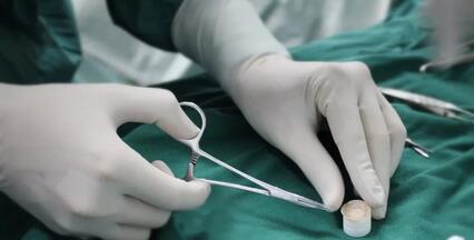 适用于圆锥角膜、角膜基质营养不良、角结膜皮样瘤、免疫相关性角膜病及未累及全层的各种原因导致的角膜白斑和斑翳、不能控制的未感染全层角膜的感染性角膜炎等.jpg 适用于圆锥角膜、角膜基质营养不良、角结膜皮样瘤、免疫相关性角膜病及未累及全层的各种原因导致的角膜白斑和斑翳、不能控制的未感染全层角膜的感染性角膜炎等.jpg