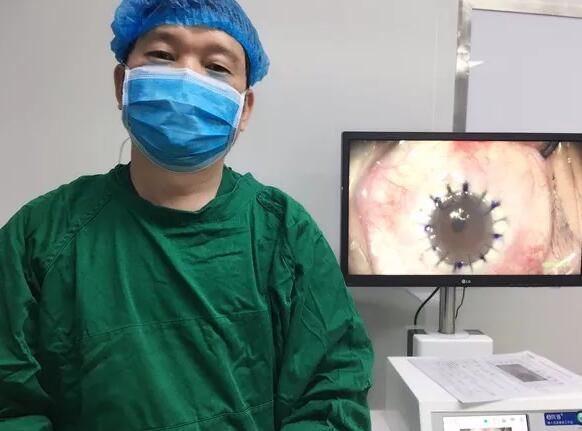 4月11日,饱受圆锥角膜之痛10余年的湖北宋女士,在东莞太阳成tyc7111cc卢敏院长角膜移植手术后顺利出院4.jpg 4月11日,饱受圆锥角膜之痛10余年的湖北宋女士,在东莞太阳成tyc7111cc卢敏院长角膜移植手术后顺利出院4.jpg