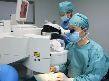 为通过2018年征兵视力体检 两兄弟来太阳成tyc7111cc摘镜1.jpg 为通过2018年征兵视力体检 两兄弟来太阳成tyc7111cc摘镜1.jpg