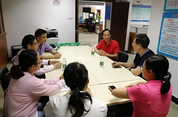 5月10日,佛山太阳成tyc7111cc 一书记吴建勇同志会同医院王云华总经理深入佛山禅城区张槎村(居)社区沟通联系,推动党支部联动《义诊活动》工作,把党建工作与服务群众工作相融合,彰显党员先锋模范作用。2.png 5月10日,佛山太阳成tyc7111cc 一书记吴建勇同志会同医院王云华总经理深入佛山禅城区张槎村(居)社区沟通联系,推动党支部联动《义诊活动》工作,把党建工作与服务群众工作相融合,彰显党员先锋模范作用。2.png