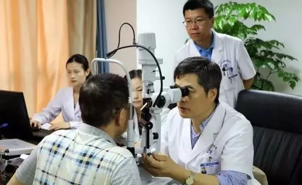 9月17日-9月18日美国亚利桑那大学眼科及视觉科学学院的王明武博士坐诊深圳太阳成tyc7111cc1.png