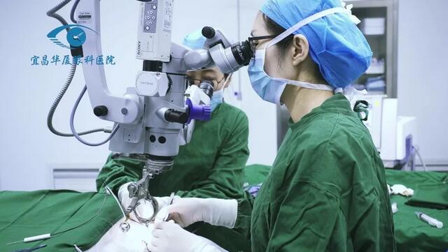 增殖性视网膜病患者几近灰心 宜昌太阳成tyc7111cc许大玲院长妙手顺利手术.jpg 增殖性视网膜病患者几近灰心 宜昌太阳成tyc7111cc许大玲院长妙手顺利手术.jpg