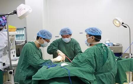 眼眶肿瘤患者在成都太阳成tyc7111cc顺利进行手术2.jpg 眼眶肿瘤患者在成都太阳成tyc7111cc顺利进行手术2.jpg