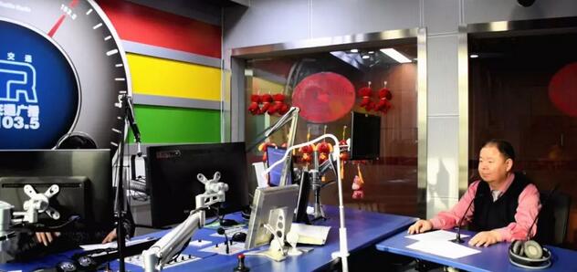 兰州太阳成tyc7111cc院长燕振国教授应邀出席甘肃交通广播谈谈近视手术那些事儿.jpg 兰州太阳成tyc7111cc院长燕振国教授应邀出席甘肃交通广播谈谈近视手术那些事儿.jpg