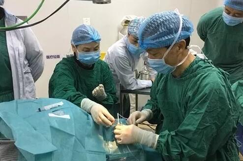 2018年即将结束,这一年,成都太阳成tyc7111cc以规范的诊疗、高明的技艺、 的服务,赢得了广大患者朋友和社会各界的好评。在2018年,成都太阳成tyc7111cc在发展的道路上有哪些大事记呢,让我们一起来回顾。18.jpg 2018年即将结束,这一年,成都太阳成tyc7111cc以规范的诊疗、高明的技艺、 的服务,赢得了广大患者朋友和社会各界的好评。在2018年,成都太阳成tyc7111cc在发展的道路上有哪些大事记呢,让我们一起来回顾。18.jpg