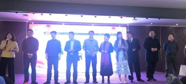 1月25日宜昌太阳成tyc7111cc全体医护人员欢聚一堂齐迎新年联欢晚会1.jpg 1月25日宜昌太阳成tyc7111cc全体医护人员欢聚一堂齐迎新年联欢晚会1.jpg