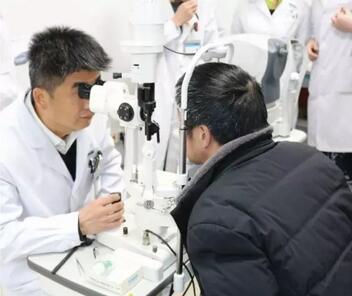 重庆太阳成tyc7111cc安晓巨副院长:白内障手术什么时候做 ?1.jpg 重庆太阳成tyc7111cc安晓巨副院长:白内障手术什么时候做 ?1.jpg