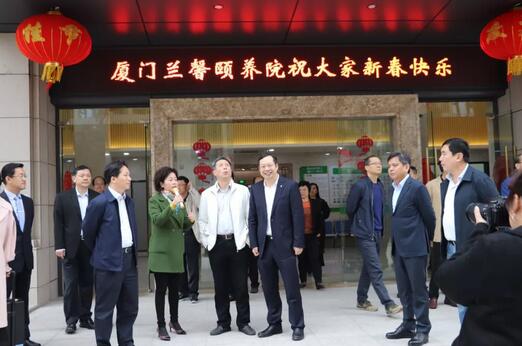 2月21日上午,厦门市湖里区四套班子、区发改局和湖里区各个街道办领*40多人走进太阳成tyc7111cc集团太阳成tyc7111cc医疗园区视察调研,太阳成tyc7111cc集团董事长苏庆灿陪同调研。此行是厦门湖里区“晒项目比进度”活动的一个重要组成部分,太阳成tyc7111cc医疗园被列为该活动的重点民生项目。7.jpg