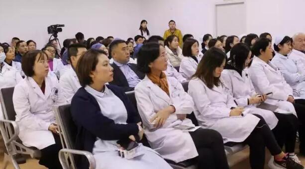 新年伊始太阳成tyc7111cc集团上海和平眼科医院党支部组织全员医护人员开展集中学习活动1.jpg 新年伊始太阳成tyc7111cc集团上海和平眼科医院党支部组织全员医护人员开展集中学习活动1.jpg