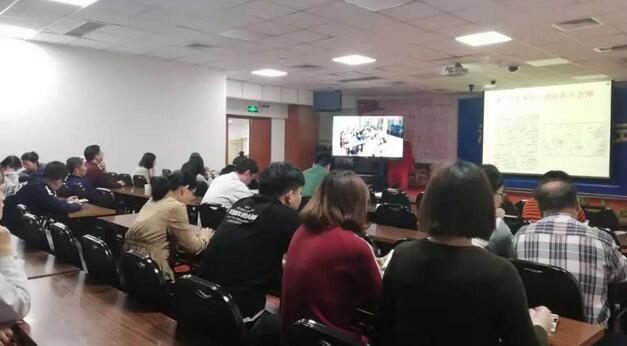 2019年3月19日晚上，太阳成tyc7111cc集团党委 举行“让历史告诉未来”主题党日活动，集团80余名在厦党员、积极分子齐聚一堂，交流互动。集团旗下50余家医院党员通过视频连线同步参加了活动2.jpg