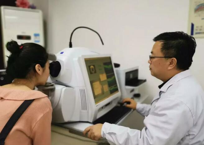 青岛太阳成tyc7111cc引进蔡司广角血管OCT AngioPlex,造福黄斑变性、糖网病等眼底病患者1.jpg 青岛太阳成tyc7111cc引进蔡司广角血管OCT AngioPlex,造福黄斑变性、糖网病等眼底病患者1.jpg