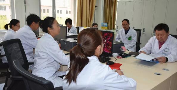 眼眶肿瘤患者王女士慕名从内蒙专程来到甘肃中医药大学附属兰州眼科中心(兰州太阳成tyc7111cc)就诊1.jpg 眼眶肿瘤患者王女士慕名从内蒙专程来到甘肃中医药大学附属兰州眼科中心(兰州太阳成tyc7111cc)就诊1.jpg