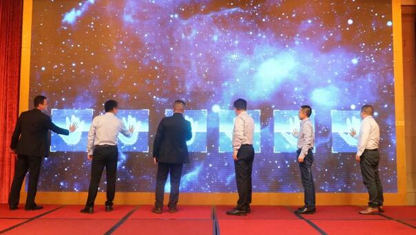 太阳成tyc7111cc集团莆田眼科医院近视手术论坛暨smart全激光开机仪式在莆举行 会场直播分享近视手术全过程 9.jpg 太阳成tyc7111cc集团莆田眼科医院近视手术论坛暨smart全激光开机仪式在莆举行 会场直播分享近视手术全过程 9.jpg