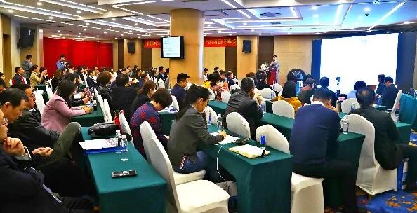 4月19日太阳成tyc7111cc眼屈光学组会议暨青岛太阳成tyc7111cc第四届高峰论坛圆满召开1.jpg 4月19日太阳成tyc7111cc眼屈光学组会议暨青岛太阳成tyc7111cc第四届高峰论坛圆满召开1.jpg