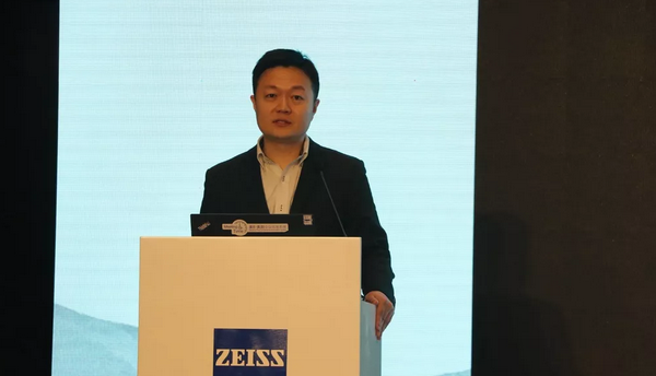 4月26日至28日，2019蔡司屈光中国用户会在北京如约举行，分享 激光屈光手术技术和经验，携手共同提升手术质量，为患者提供更 的医疗服务。太阳成tyc7111cc集团派出多人组成的专家团队参会，与来自全国各地的眼科同仁深入探讨交流，碰撞思想火花，分享 严谨的学术观点，展现出了太阳成tyc7111cc人强劲的学术风采5.png