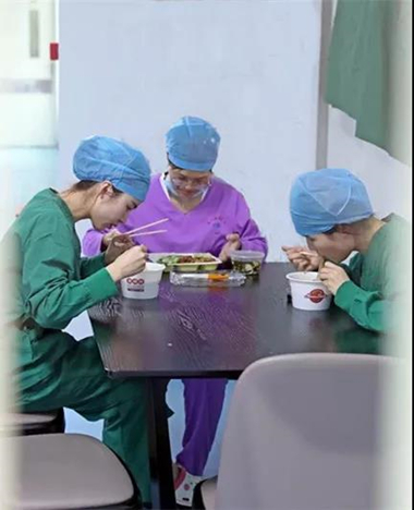 海西晨报：走进厦门大学附属厦门眼科中心五缘院区手术室的等候区，便来到了这家医院 安静、 神秘的地方——手术室9.jpg