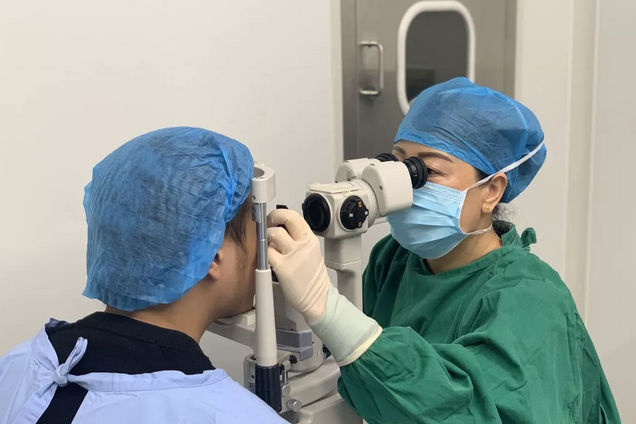 深圳太阳成tyc7111cc近视手术屈光科刘畅主任2.png 深圳太阳成tyc7111cc近视手术屈光科刘畅主任2.png